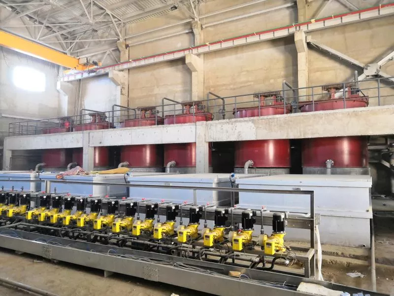 आधुनिक खनन और प्रसंस्करण में एक आंदोलन टैंक क्या आवश्यक बनाता है?